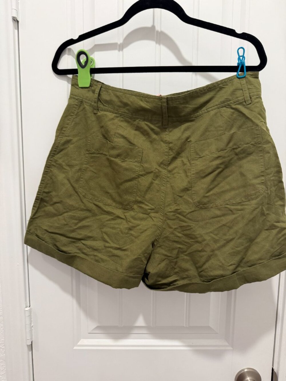 Vineyard Vines Olive Green High Rise Utility Shorts Size 8 Cuffed Hem - Picture 3 of 4